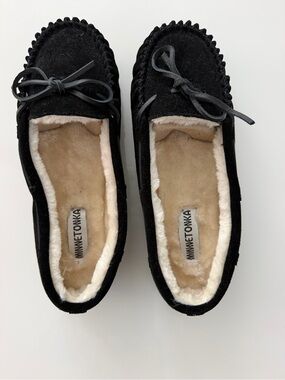 Minnetonka Black Suede Faux Fur Moccasin Slippers Women’s 11W Wide New